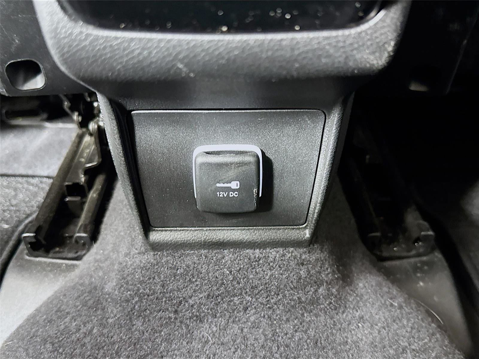 Used 2022 Billet Silver Metallic Clearcoat Jeep Latitude image 24