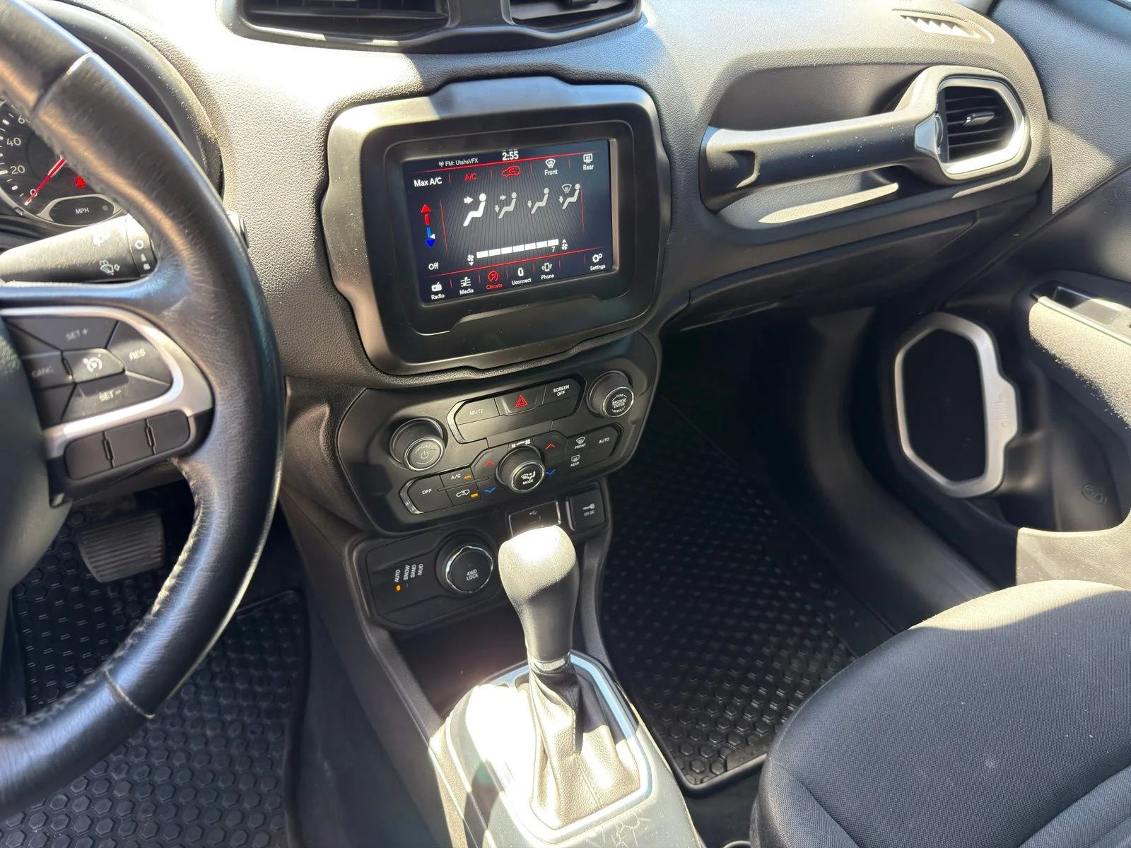 Used 2018 Black Jeep Latitude image 20