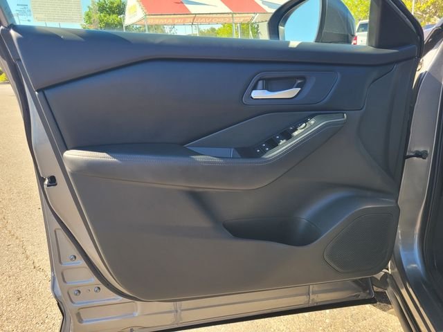 Used 2024 Gray Nissan SV image 18