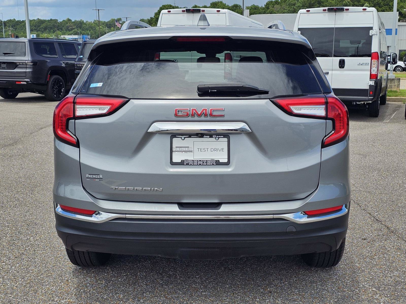 Used 2024 Sterling Metallic GMC SLT image 10
