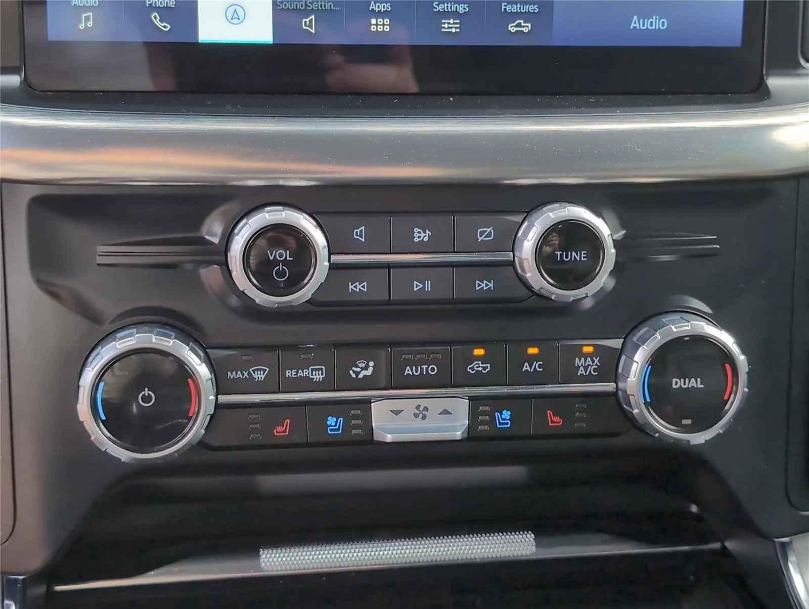 Used 2023 Iconic Silver Ford LARIAT image 20