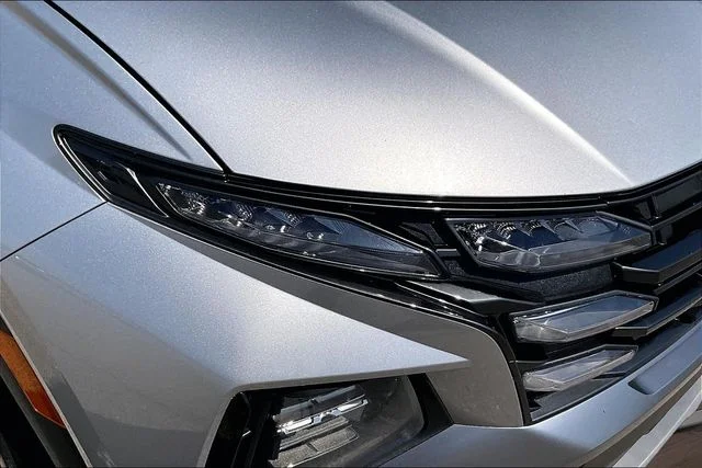 Used 2025 Silver Hyundai SEL image 26