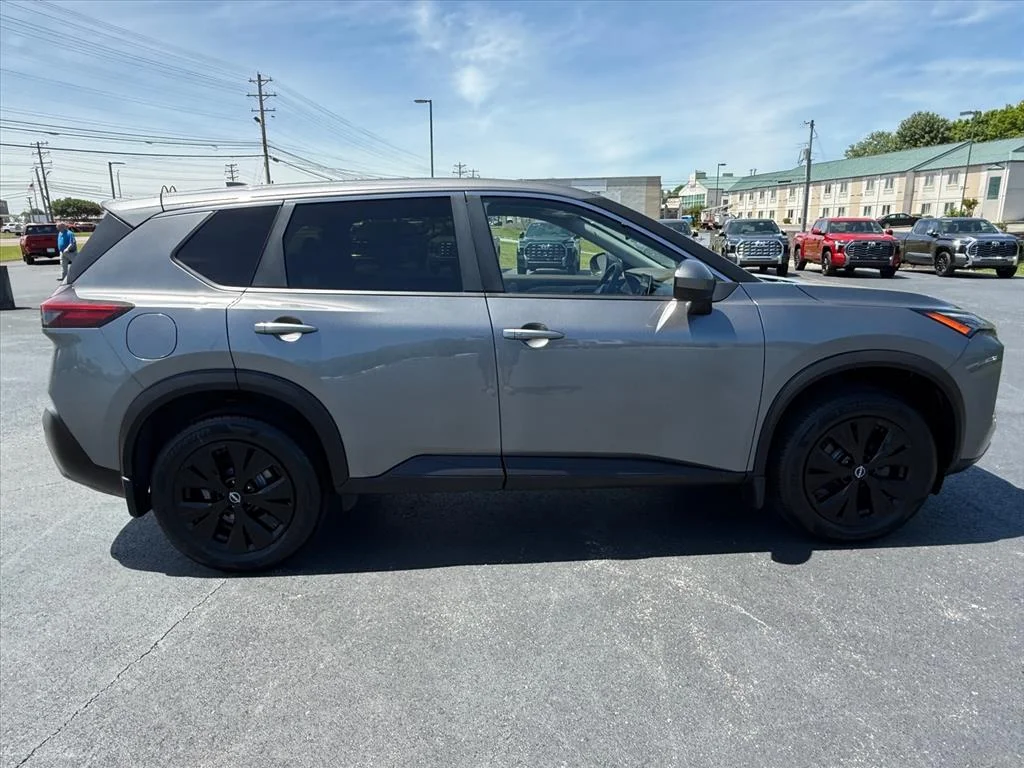 Used 2023 Gun Metallic Kad Nissan SV image 8
