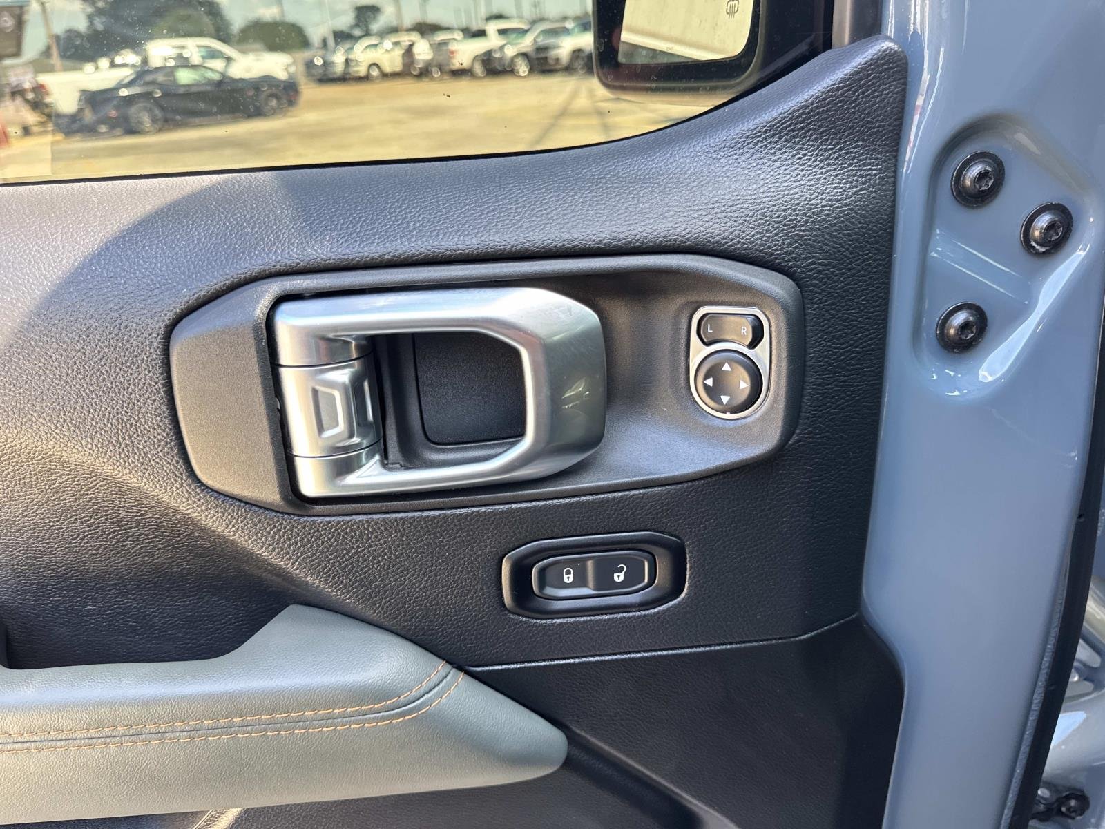 Used 2025 Anvil Clearcoat Jeep Mojave image 19