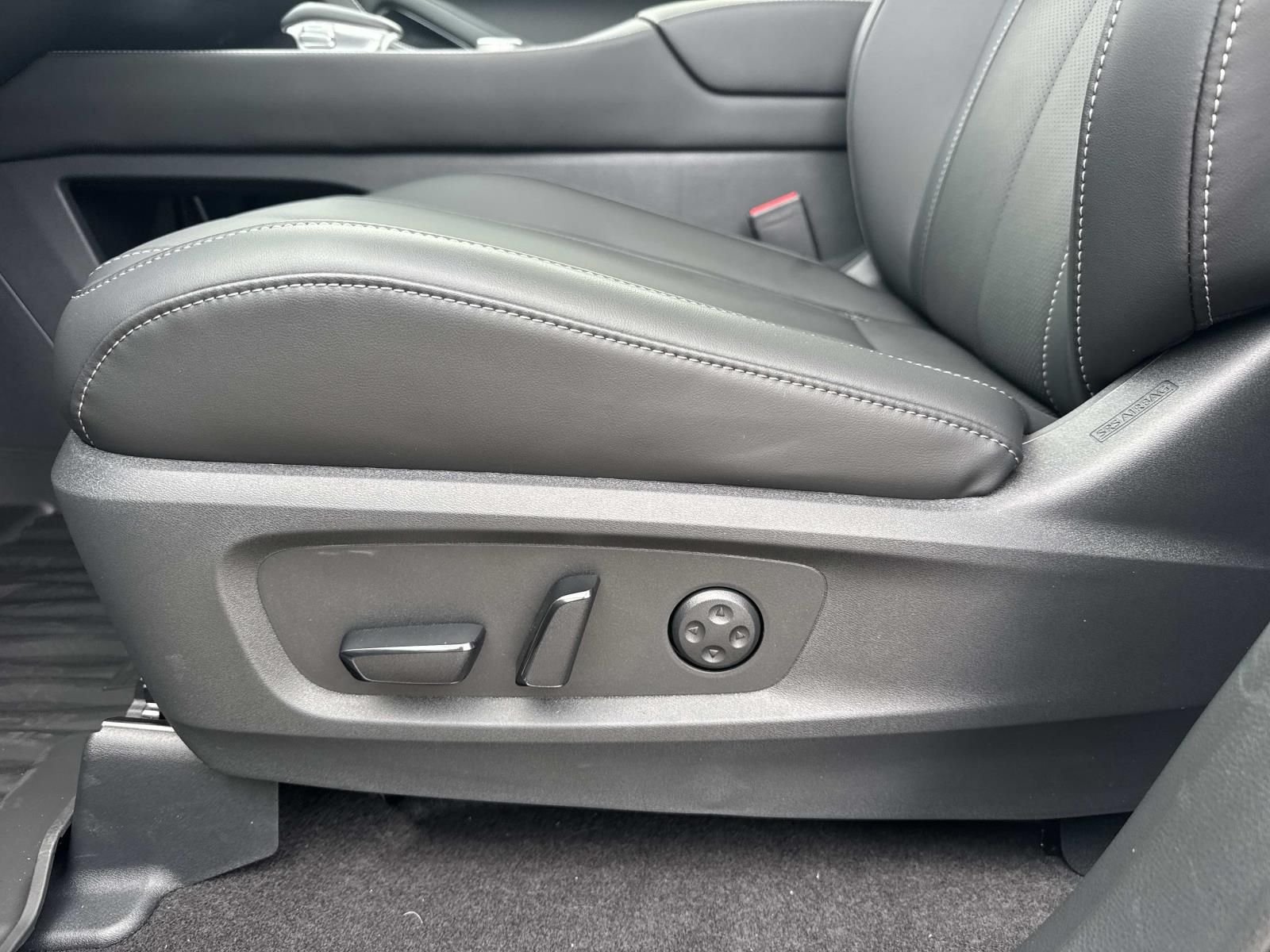 New 2027 WARM TITANIUM INFINITI Luxe FWD image 11