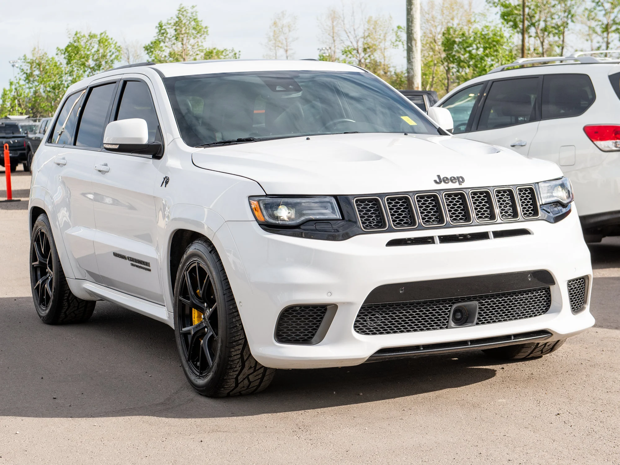 Used 2018 White Jeep Trackhawk * No Accidents | 707 HP | V8 Supercharged | Brembo | Trailer Tow | Heated/Vented Seats image 7