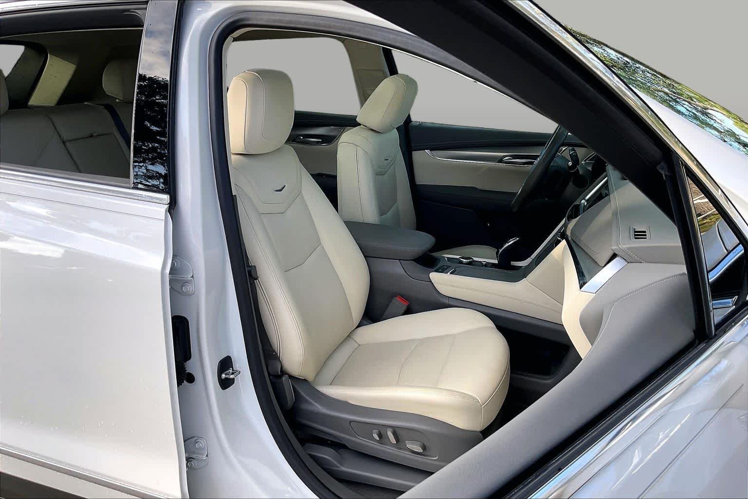 Pre-Owned 2021 Cadillac XT5 FWD Premium Luxury