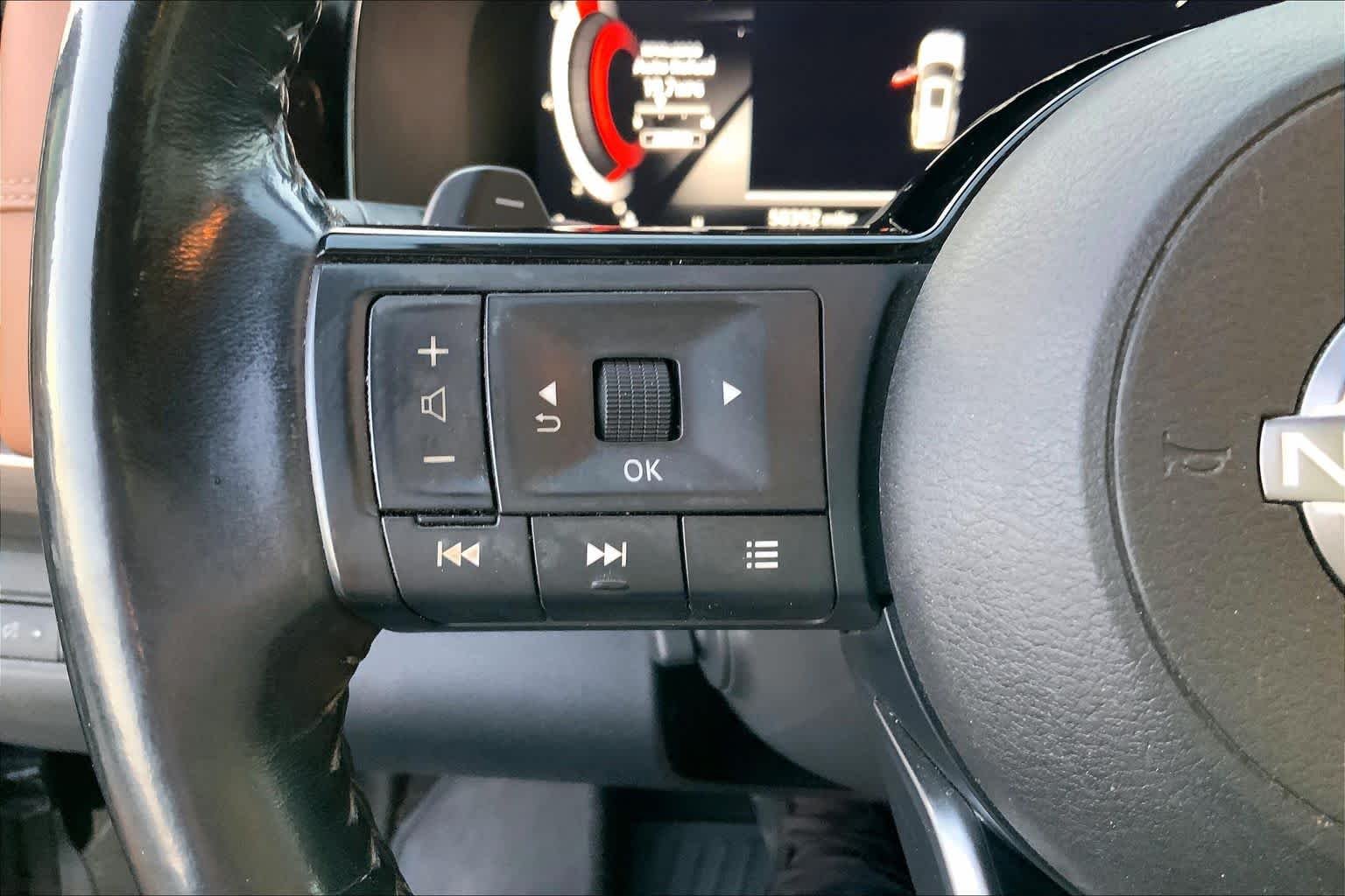 Used 2023 Super Black Nissan Platinum image 23