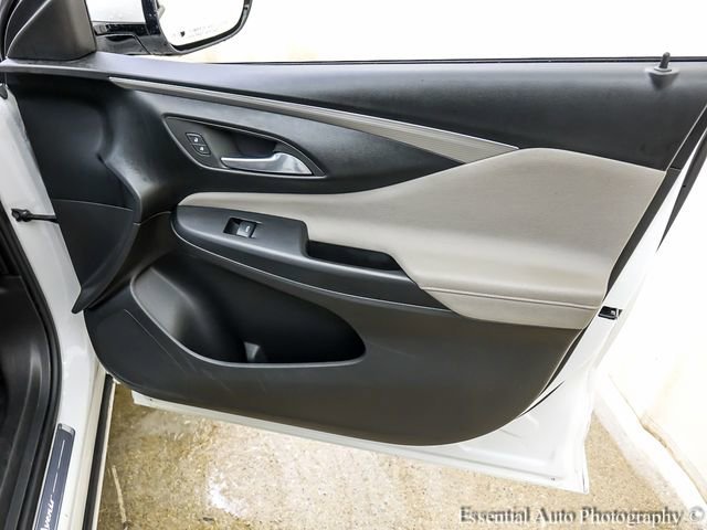 Certified Used 2025 White Frost Tricoat Buick Avenir image 23