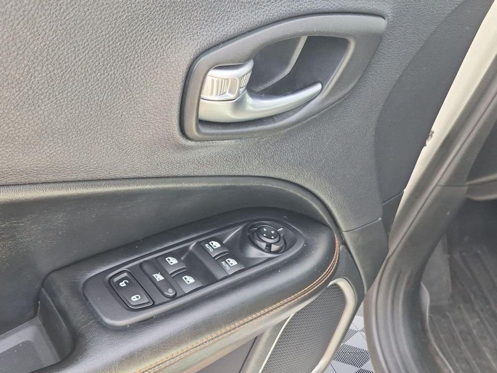 Used 2020 White Clearcoat Jeep Limited image 11