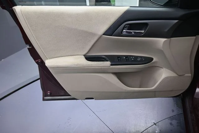 Used 2013  Honda LX image 20