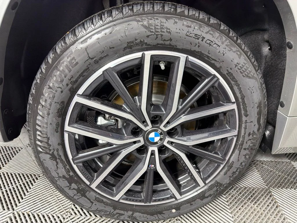 New 2026 Space Silver Metallic BMW xDrive28i image 12