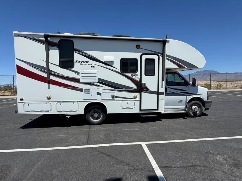 Used 2018 SUMMIT WHITE Chevrolet VAN 159" image 2