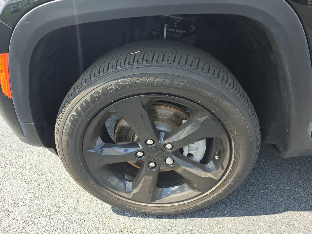 Used 2023 Black Jeep Altitude image 12