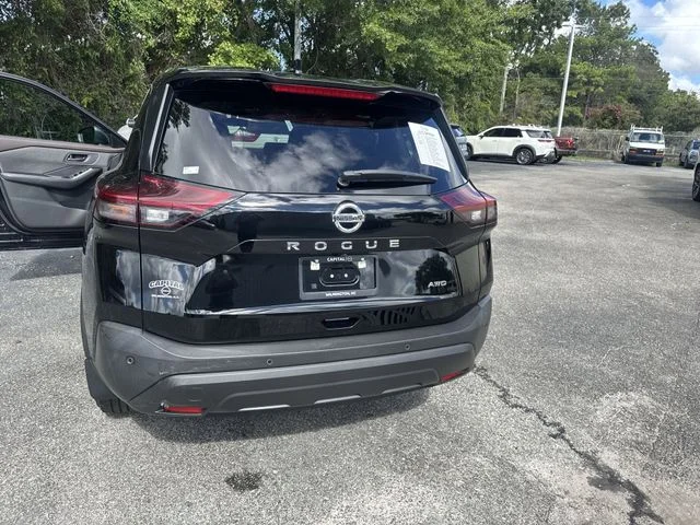 Used 2021 Black Nissan S image 33