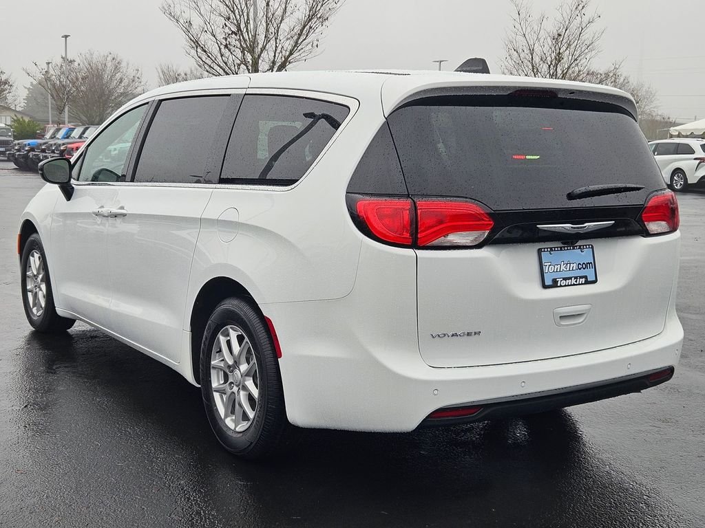 New 2026 Bright White Clear-Coat Exterior Paint Chrysler LX image 4