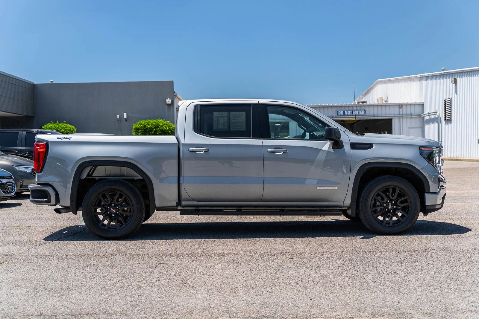 Used 2023 Silver GMC Elevation image 7
