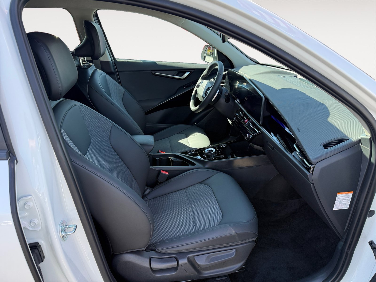Certified Used 2025 Snow White Pearl Kia EX image 19