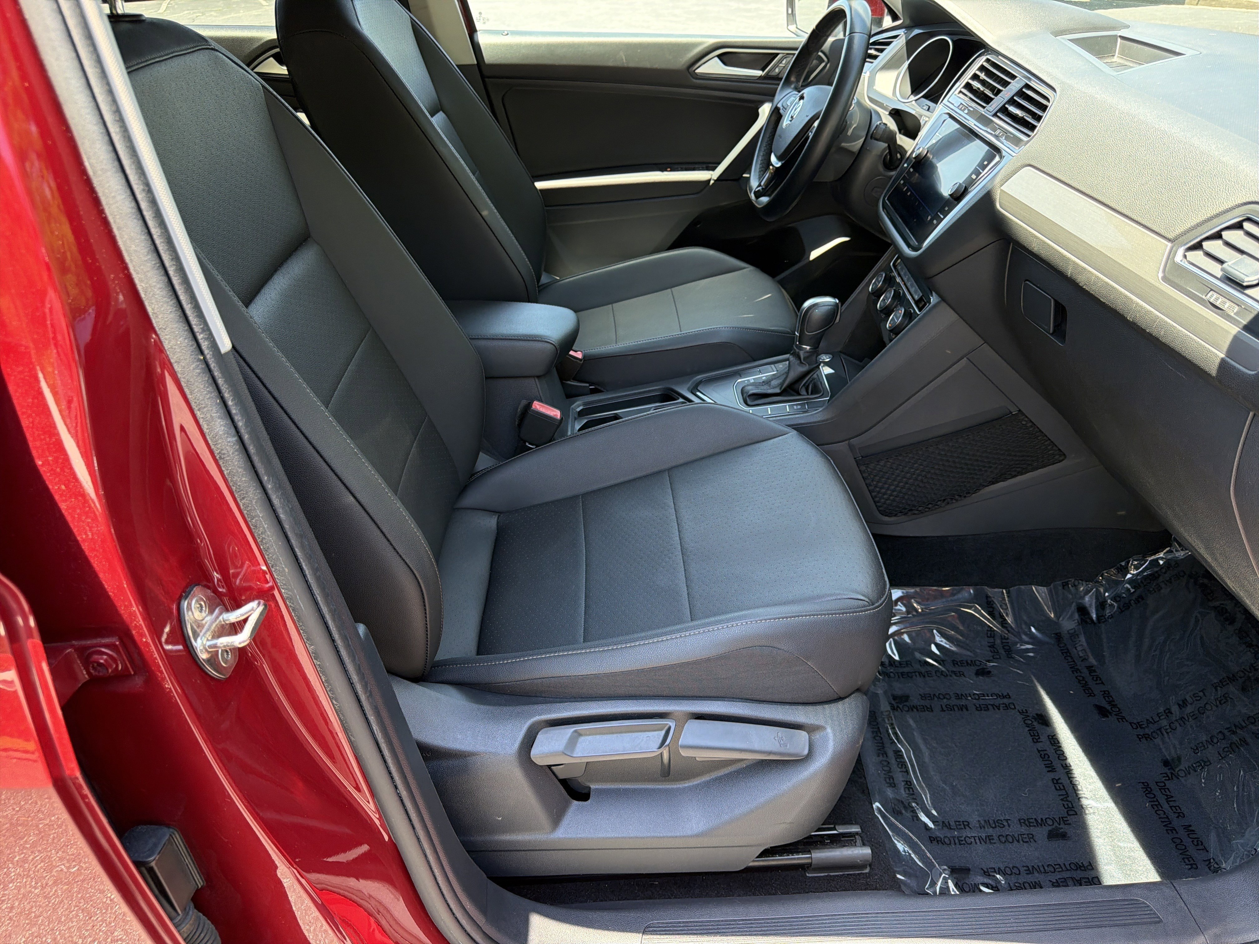 Used 2019  Volkswagen SE image 13