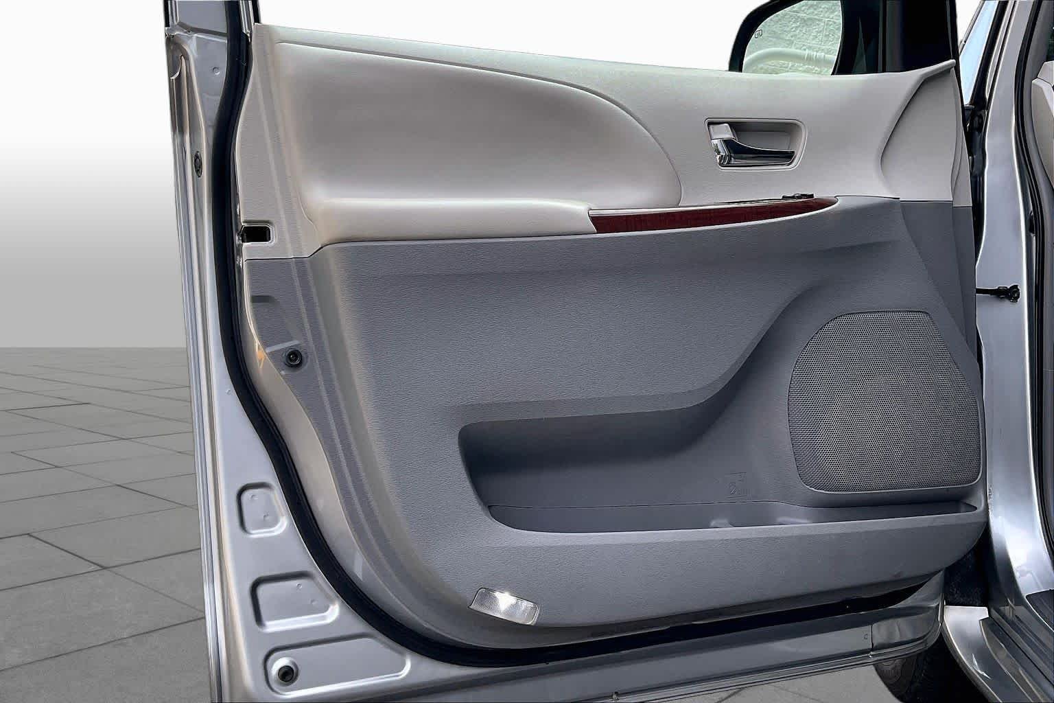 Used 2014 Silver Sky Metallic Toyota XLE image 24