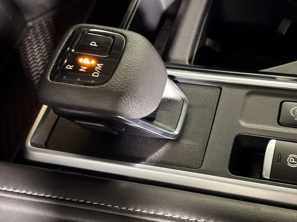 Used 2022 Gray Nissan SV image 17