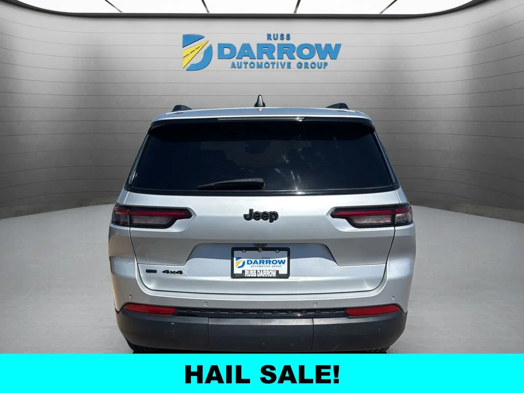 Used 2023 Silver Jeep Altitude image 4