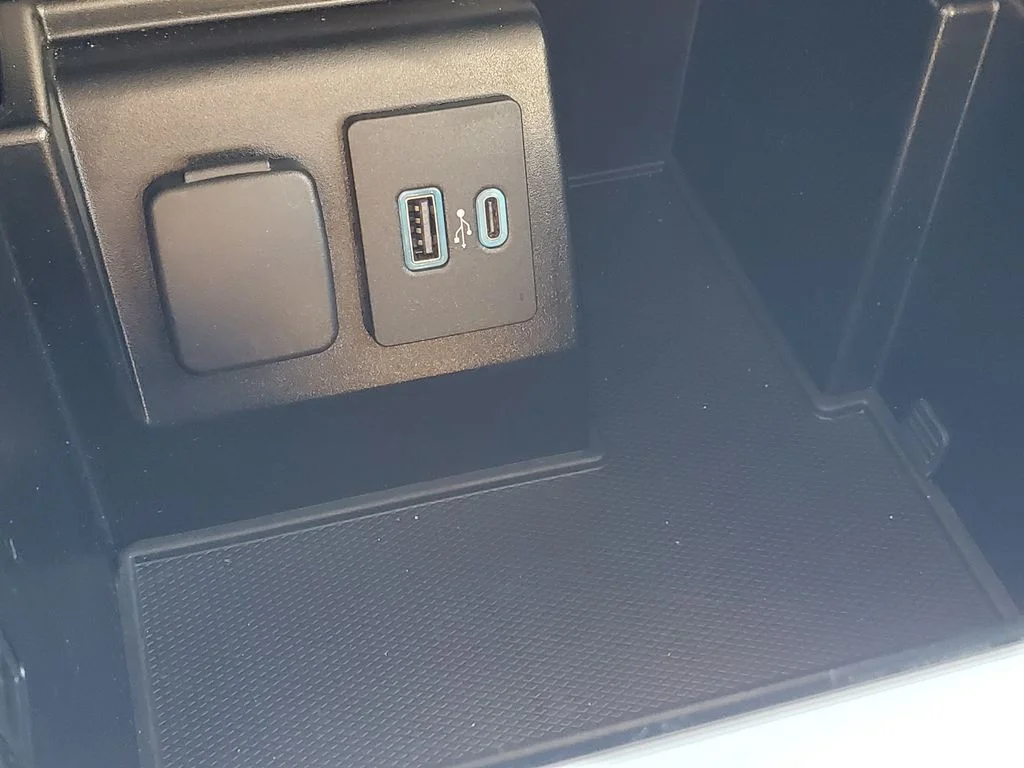 Used 2020 White Ford Limited image 27