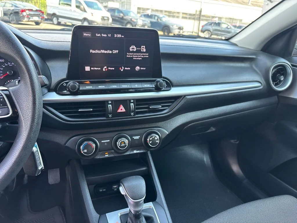 Used 2023 Red Kia LXS image 15
