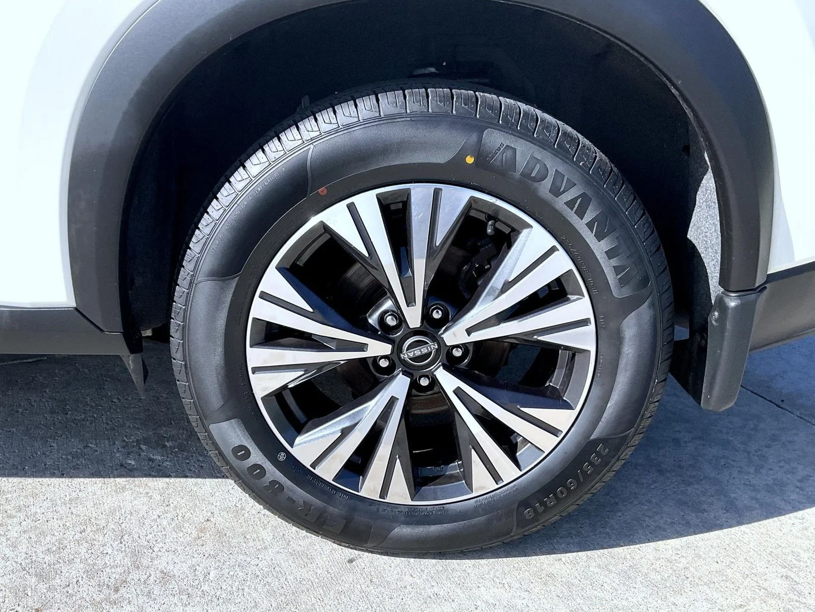 Used 2023 White Nissan SV image 20