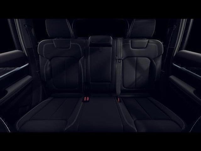 New 2026 Diamond Black Crystal Pearl-Coat Exterior Paint Jeep Altitude image 3