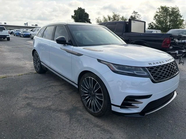 Used 2019 White Land Rover SE R-Dynamic image 7