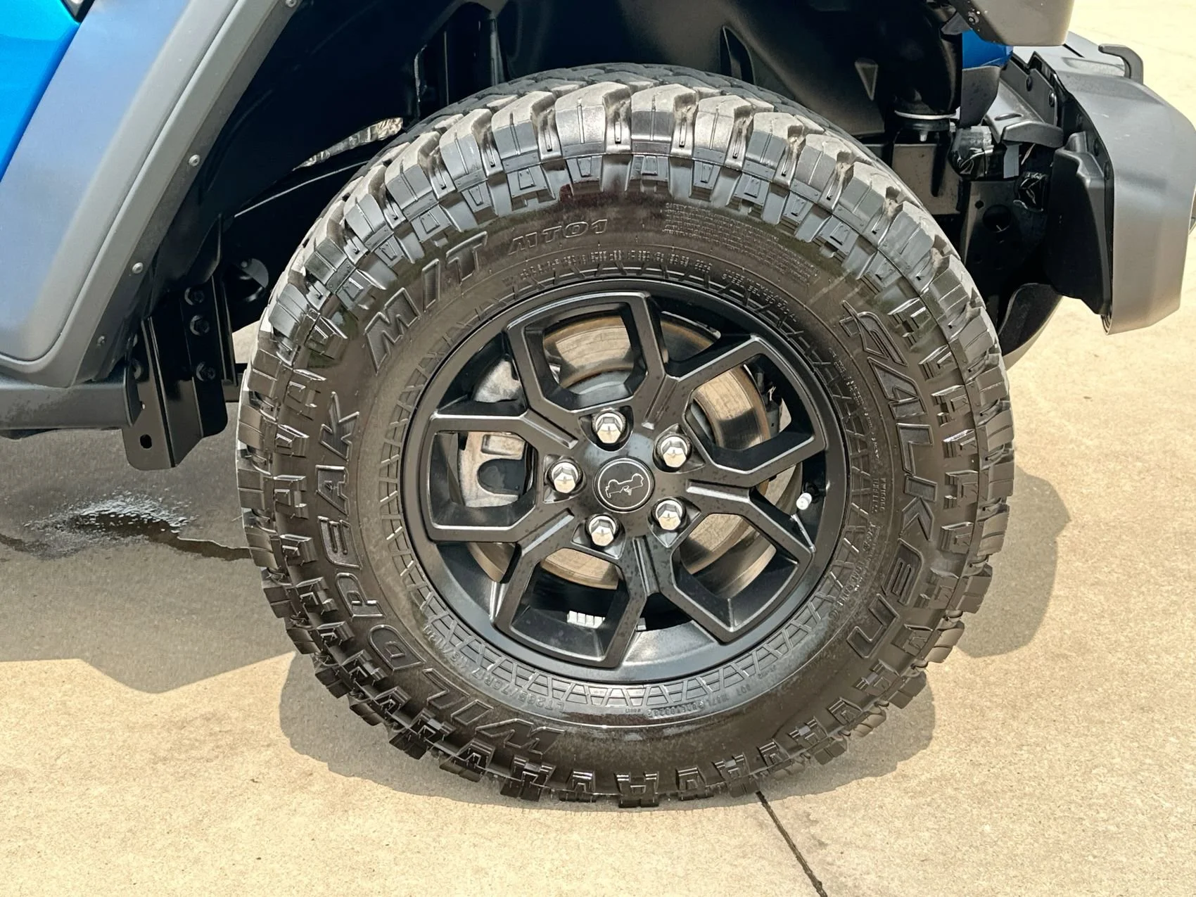 Used 2024 Hydro Blue Pearl Coat Jeep Sport image 10