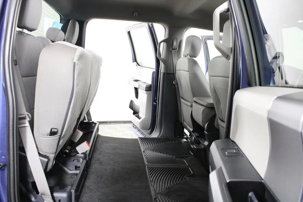 Used 2020 Blue Ford XL image 13
