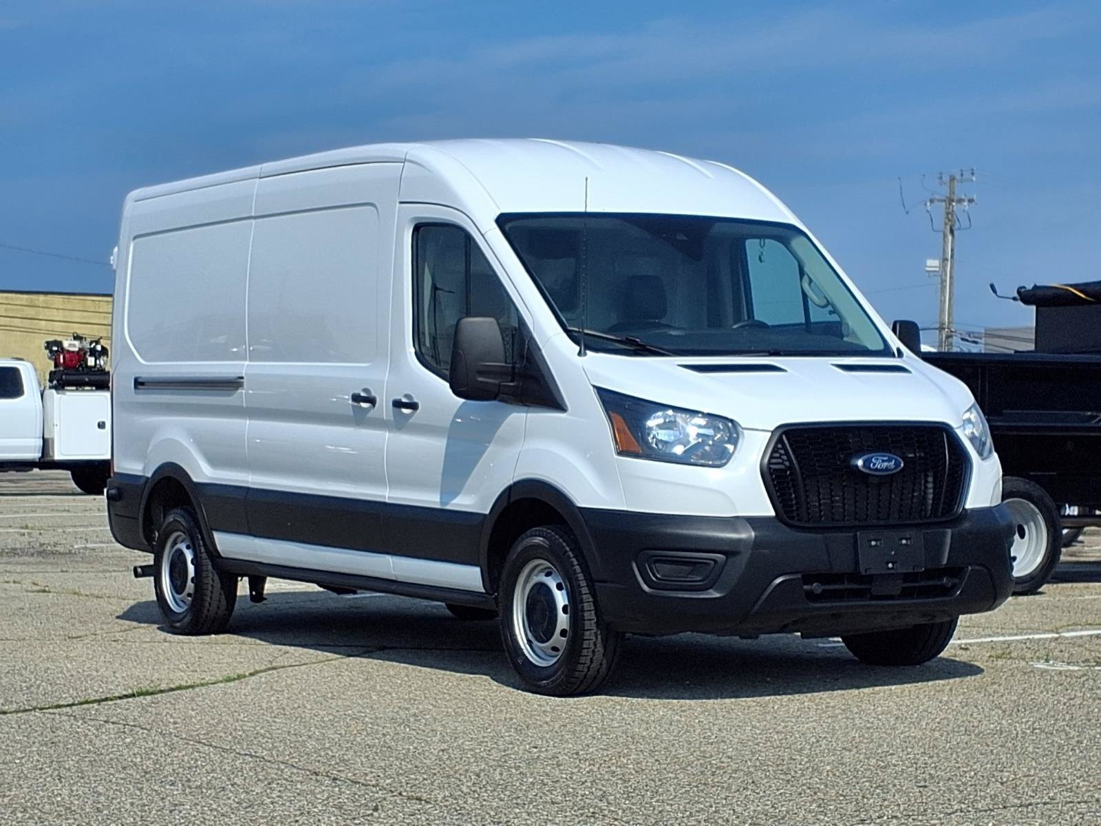 Certified Used 2024 Oxford White Clearcoat Ford Base image 1