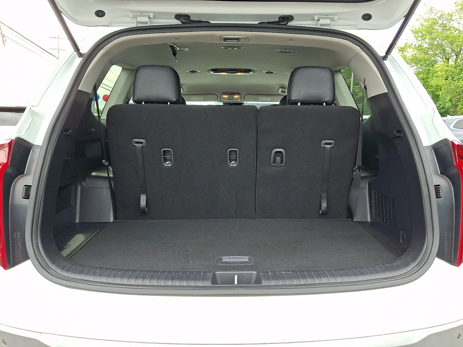 Used 2024 Glacial White Pearl Kia S image 21