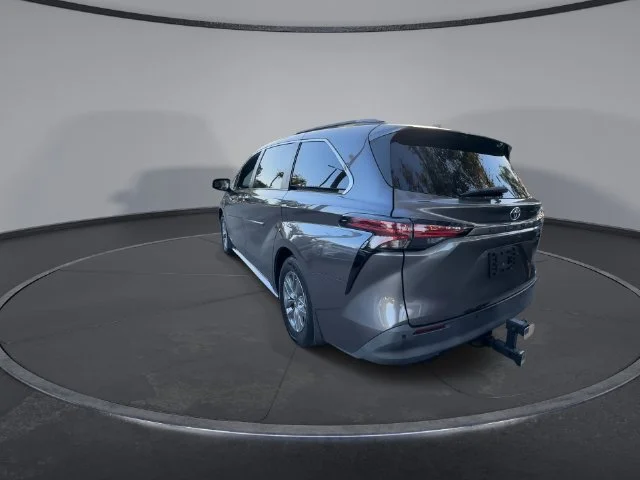 2021 Toyota Sienna XLE - Photo 6