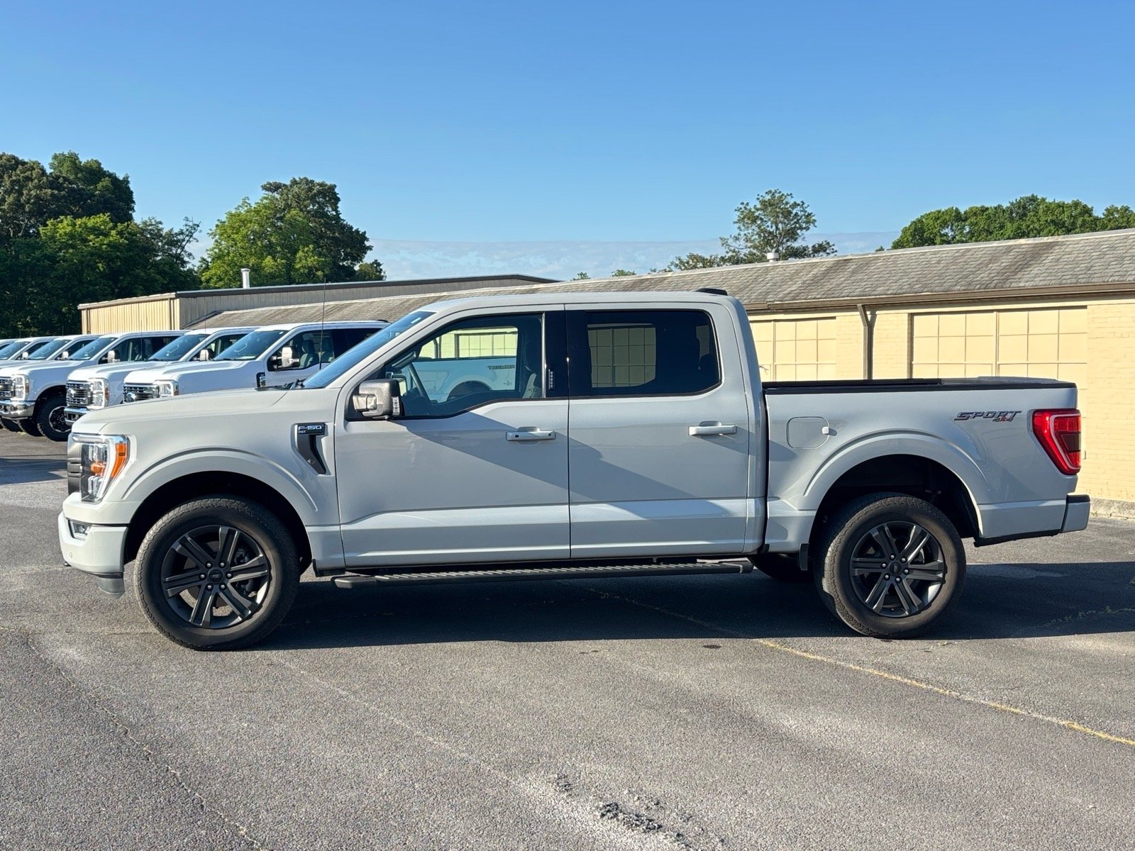 Used 2023 Avalanche Ford XLT image 3
