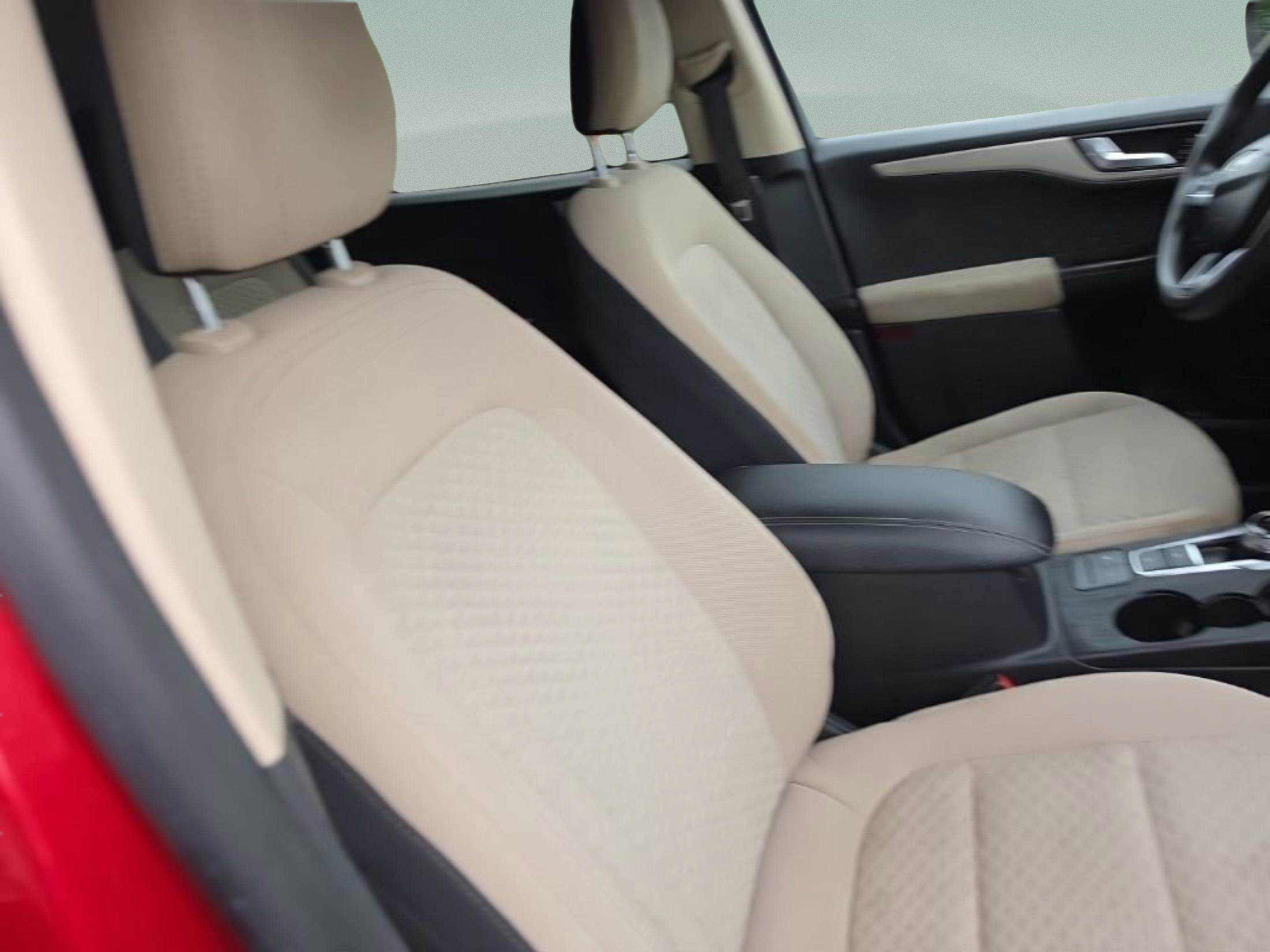 Used 2020 Red Ford SE image 26