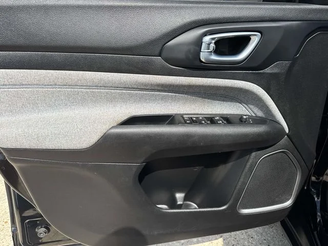 Used 2023 Black Jeep Latitude image 37