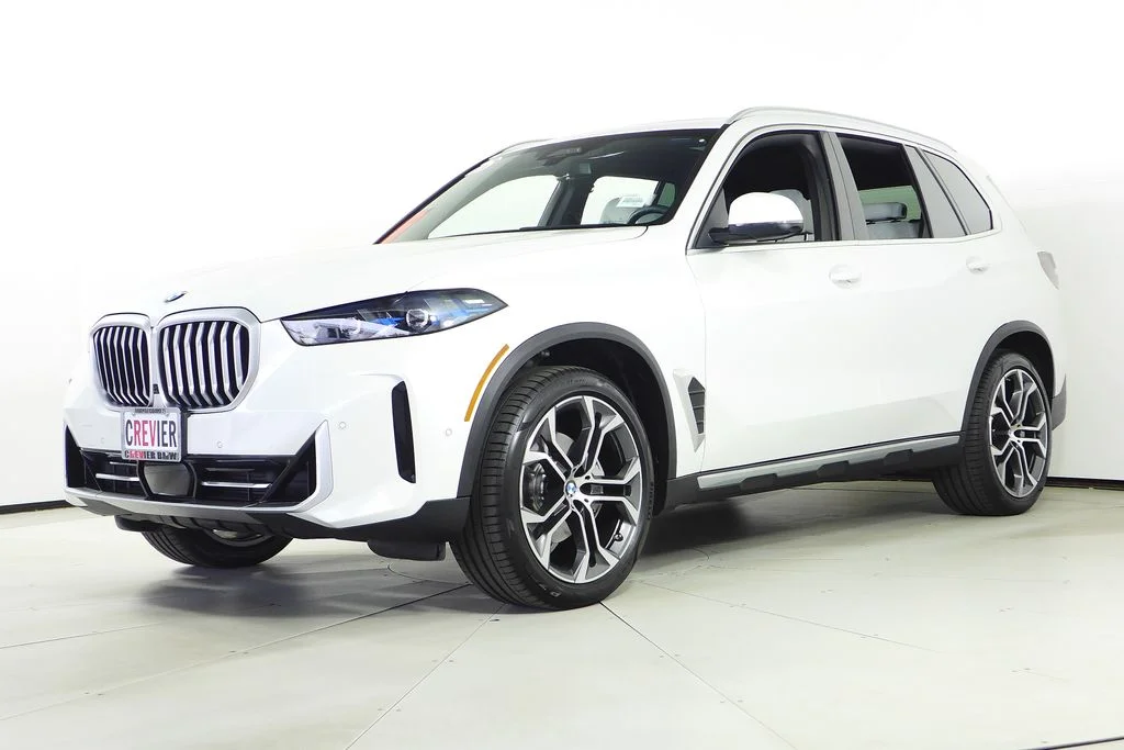 Used 2026 White BMW sDrive40i image 2