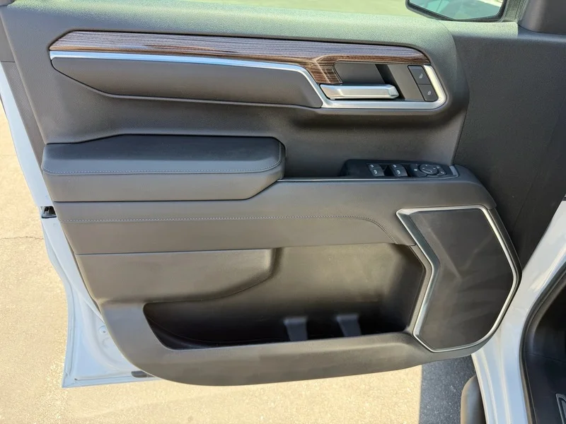 Used 2023 Summit White Chevrolet RST image 18