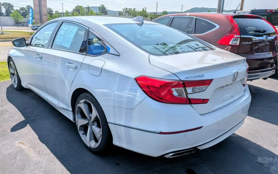 Used 2018 Platinum White Pearl Honda Touring 2.0T image 4