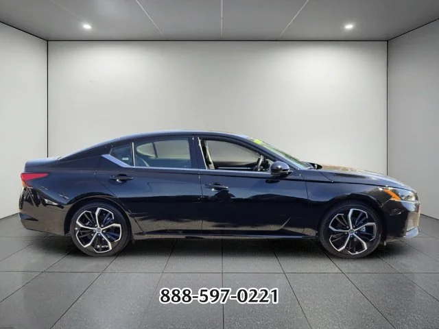 Used 2025 Super Black NISSAN 2.5 SR image 6