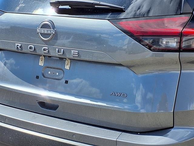 Certified Used 2025 Gun Metallic Nissan SV image 6