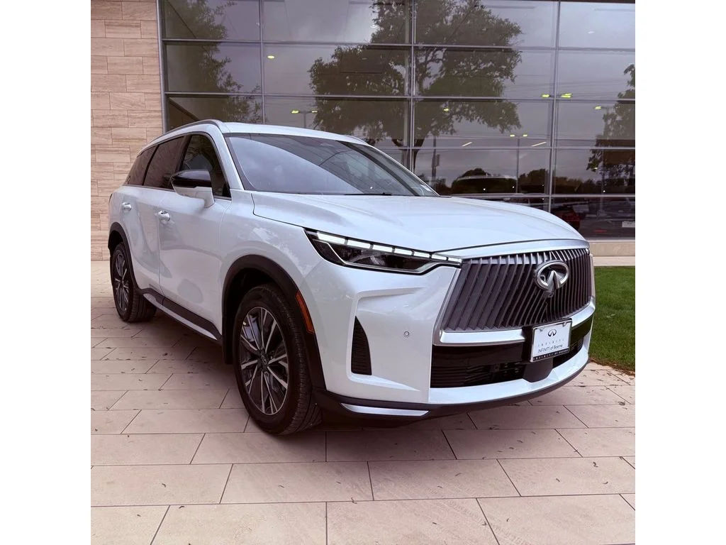 New 2026 Radiant White INFINITI Luxe AWD image 4