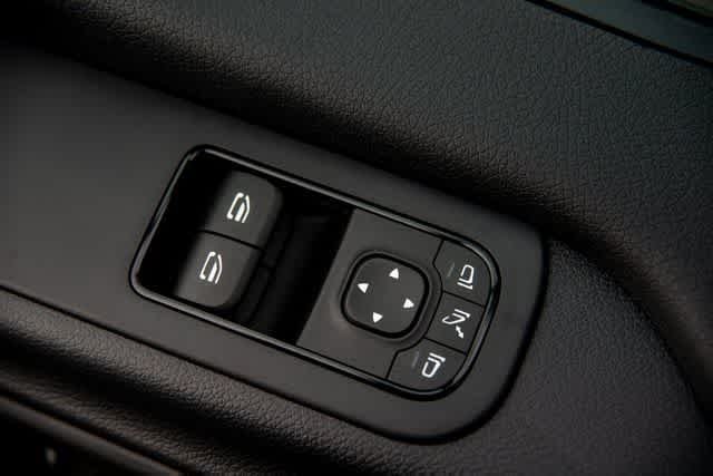 Used 2025 Arctic White Mercedes-Benz  image 24