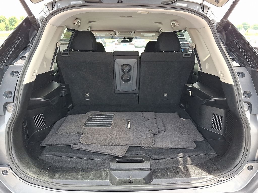 Used 2020 Gray Nissan SV image 28
