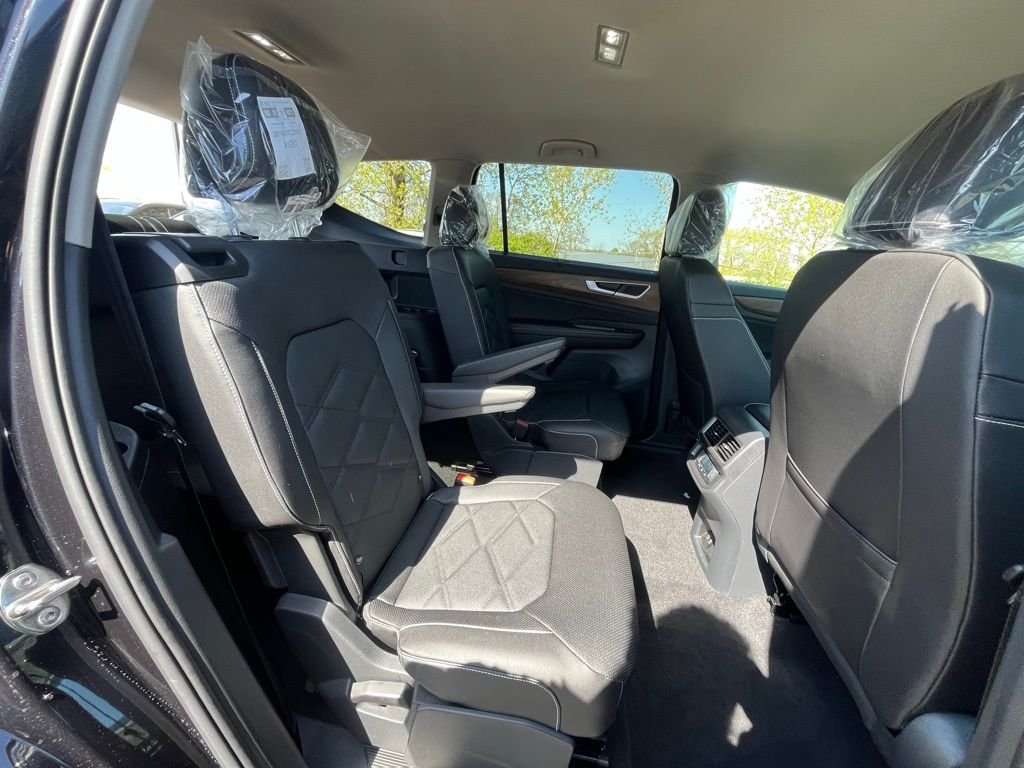 New 2026 Black Volkswagen 2.0T SE w/Technology image 21