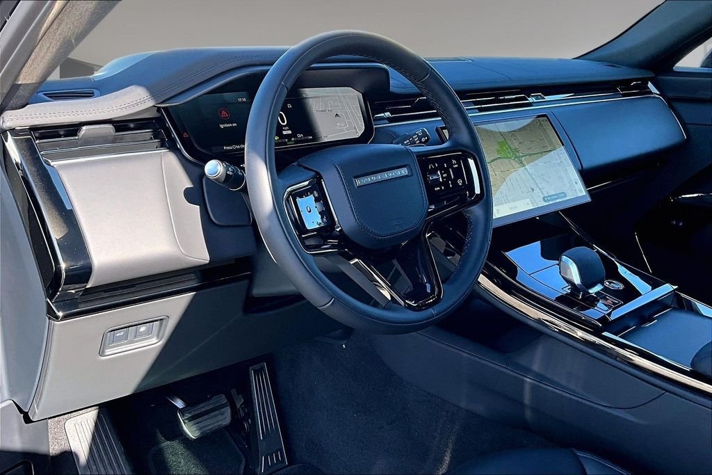 New 2026 SANTORINI BLACK Land Rover Dynamic SE image 7