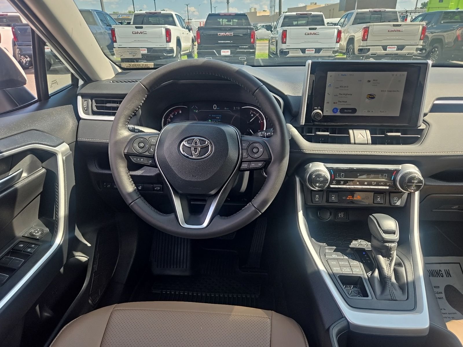 Used 2025 White Toyota XLE image 21